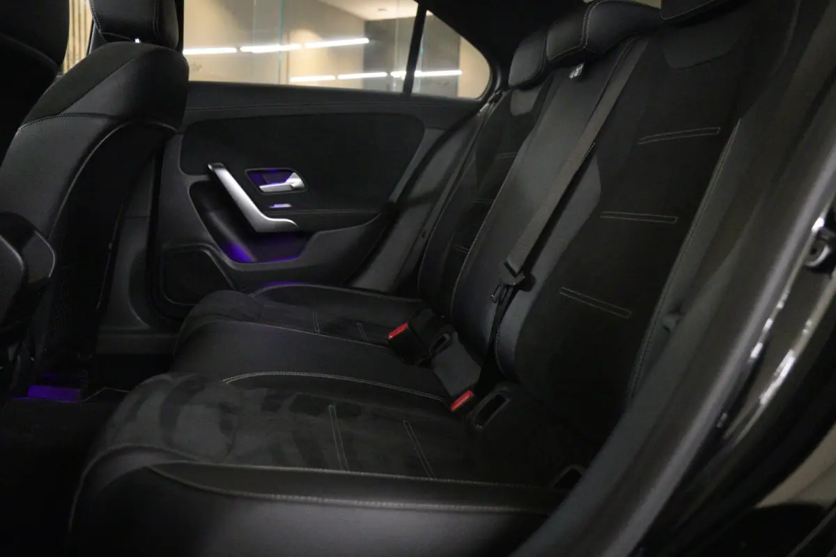 250 e Premium Plus AMG NIGHT PAKKET PANO/BLACKSTYLE/CARPLAY/CAM/BOMVOL
