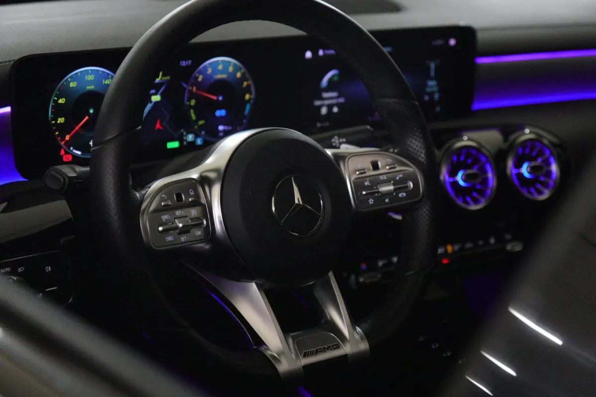 250 e Premium Plus AMG NIGHT PAKKET PANO/BLACKSTYLE/CARPLAY/CAM/BOMVOL