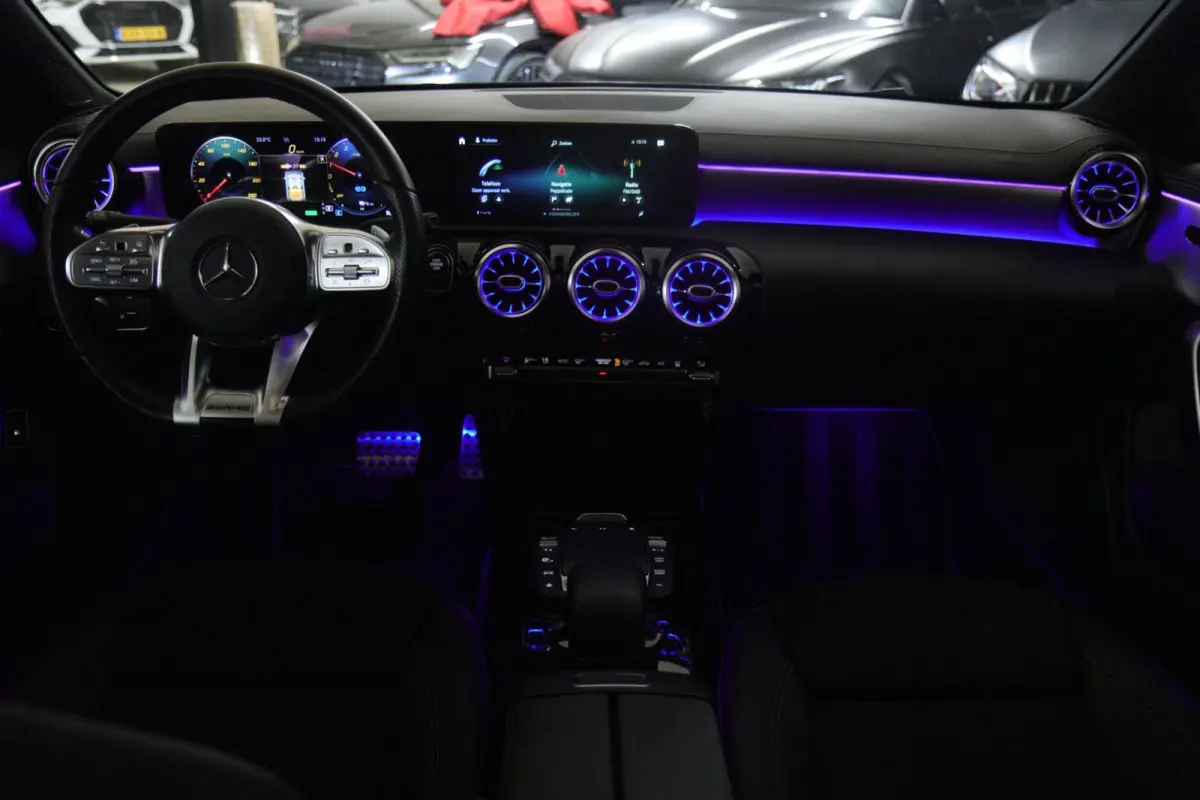 250 e Premium Plus AMG NIGHT PAKKET PANO/BLACKSTYLE/CARPLAY/CAM/BOMVOL