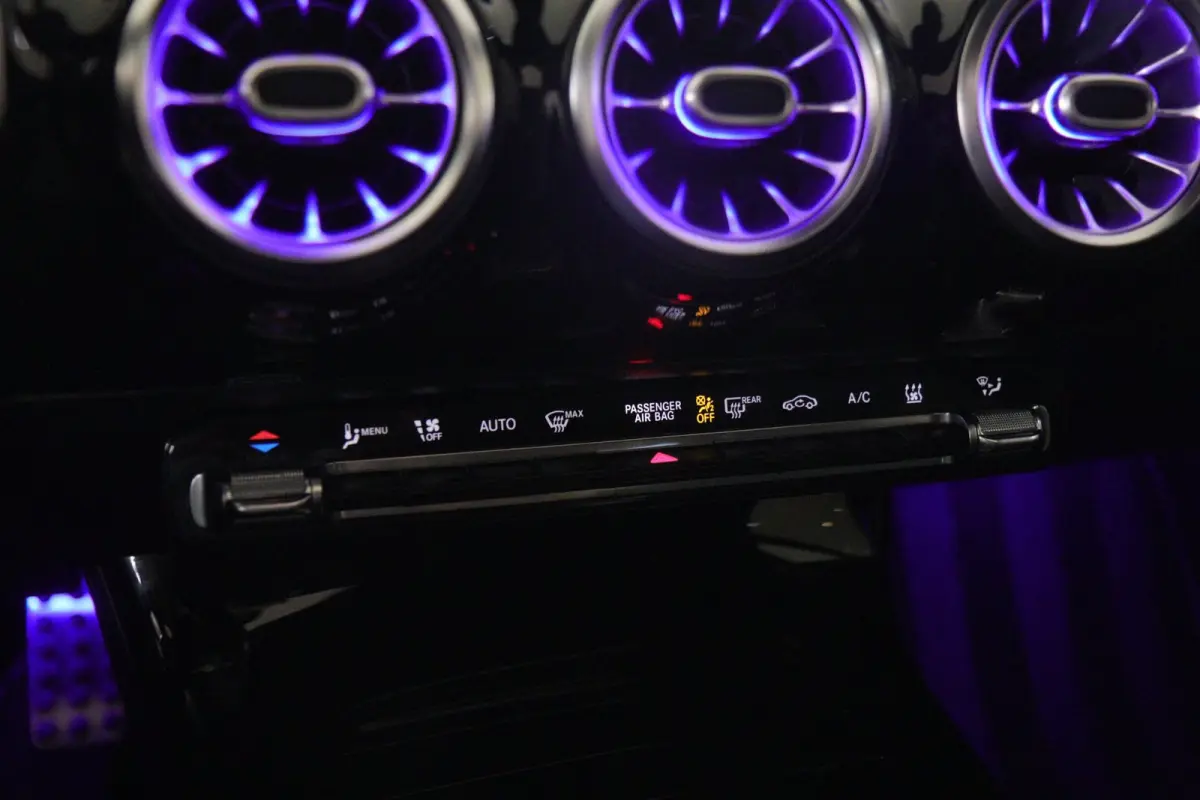 250 e Premium Plus AMG NIGHT PAKKET PANO/BLACKSTYLE/CARPLAY/CAM/BOMVOL