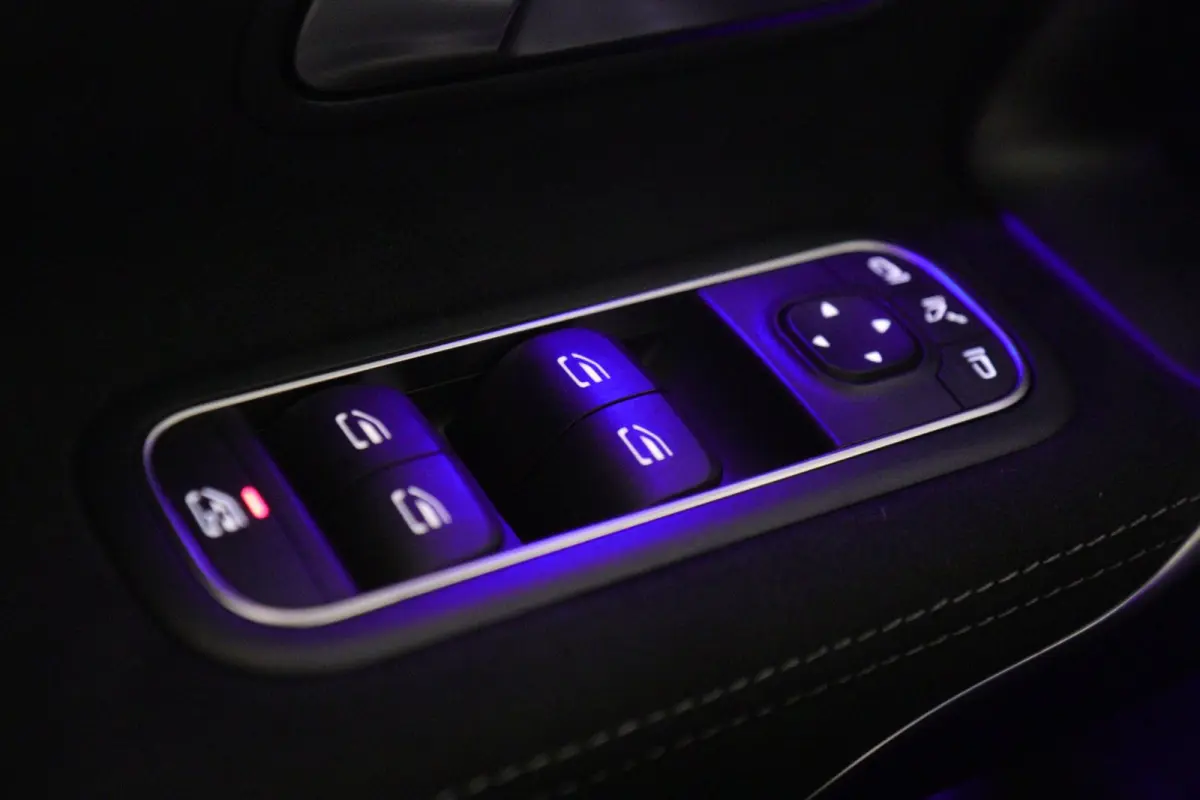250 e Premium Plus AMG NIGHT PAKKET PANO/BLACKSTYLE/CARPLAY/CAM/BOMVOL