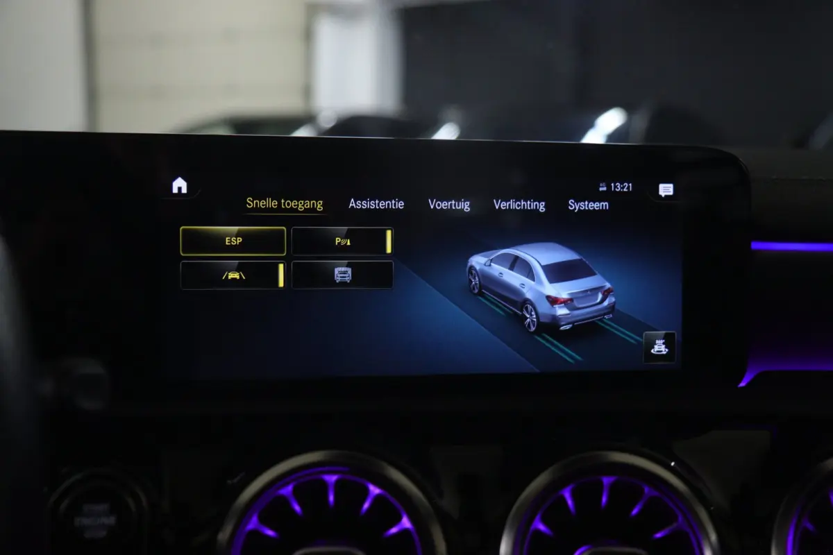 250 e Premium Plus AMG NIGHT PAKKET PANO/BLACKSTYLE/CARPLAY/CAM/BOMVOL