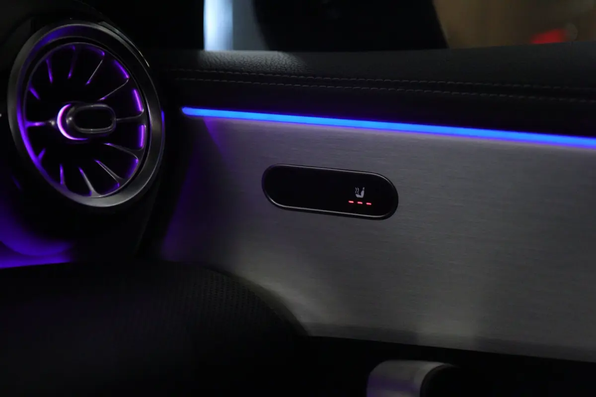250 e Premium Plus AMG NIGHT PAKKET PANO/BLACKSTYLE/CARPLAY/CAM/BOMVOL