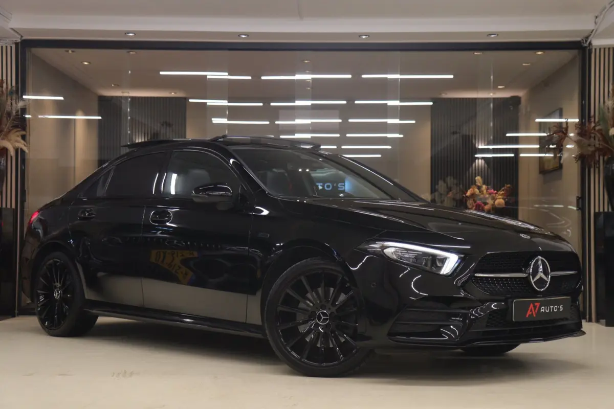 250 e Premium Plus AMG NIGHT PAKKET PANO/BLACKSTYLE/CARPLAY/CAM/BOMVOL