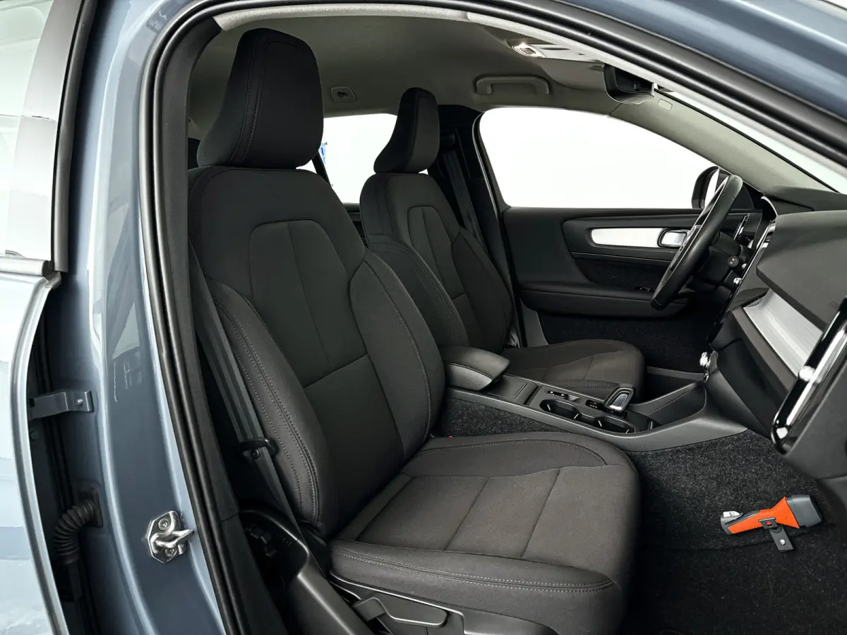 T2 Business Pro | Parkeercamera | Stoel- en Stuurverwarming | Cruise control | Navigatie