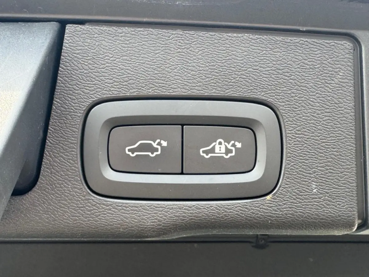 2.0 T6 Plug-in hybrid AWD Plus Dark | Pano | ACC | Leer