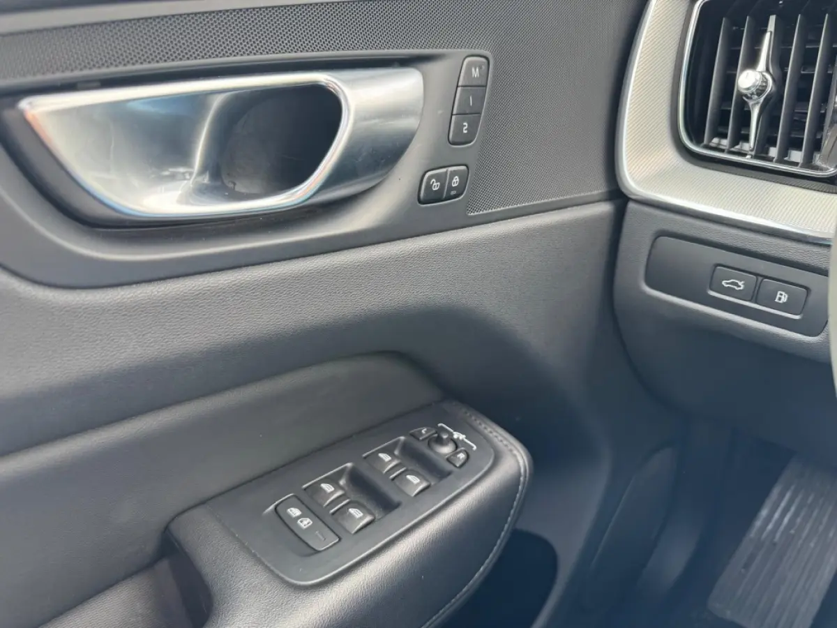 2.0 T6 Plug-in hybrid AWD Plus Dark | Pano | ACC | Leer