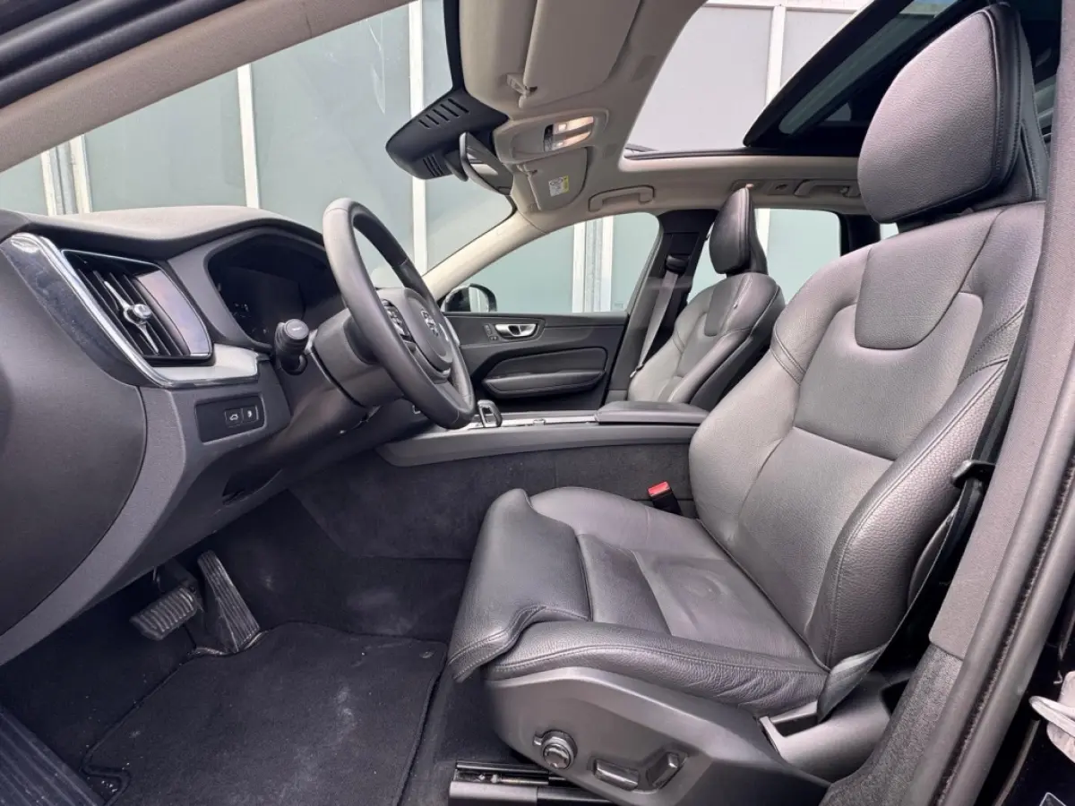 2.0 T6 Plug-in hybrid AWD Plus Dark | Pano | ACC | Leer