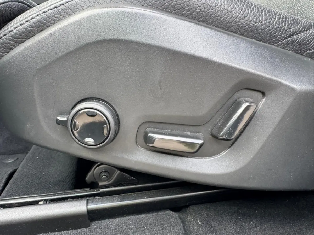 2.0 T6 Plug-in hybrid AWD Plus Dark | Pano | ACC | Leer