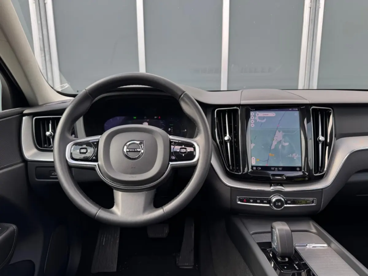 2.0 T6 Plug-in hybrid AWD Plus Dark | Pano | ACC | Leer