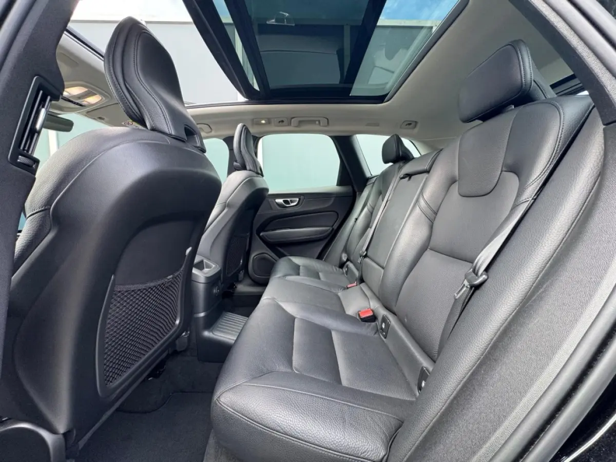 2.0 T6 Plug-in hybrid AWD Plus Dark | Pano | ACC | Leer
