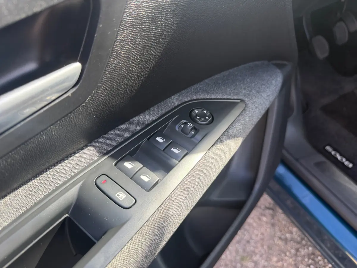 1.2 PureTech Active Pack Business- 7 Pers, Nap 57dkm, Carplay, Android Auto, Camera, Keyless