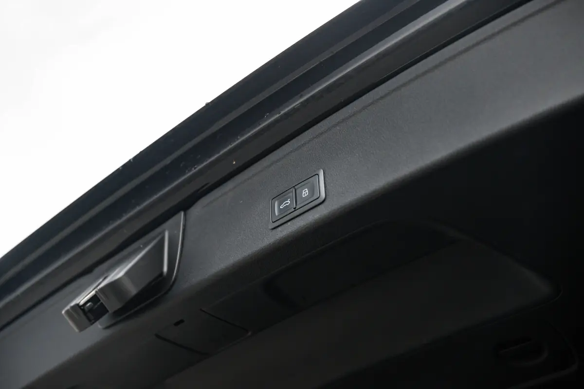 2.0 TFSI MHEV Sport S line black edition | Trekhaak | Sensoren voor + achter | | Alarm klasse 3 | Extra getint glas | LED achterlichten