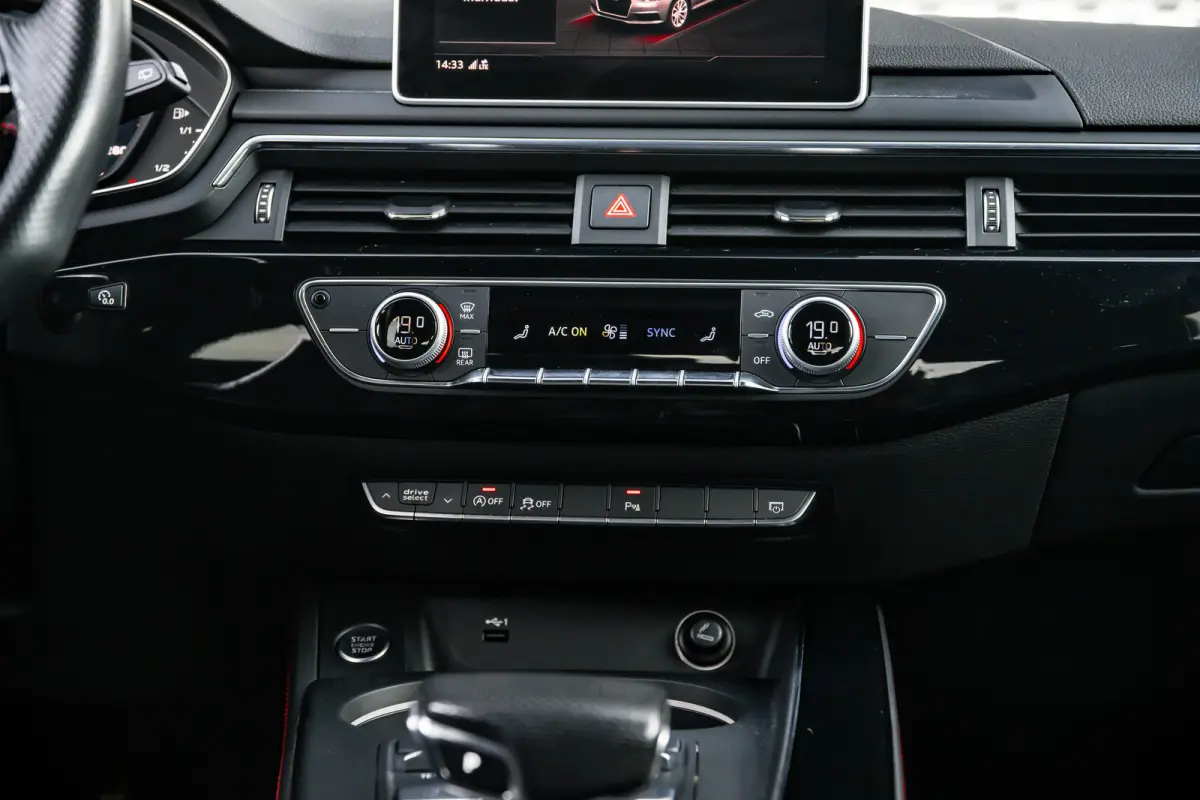 2.0 TFSI MHEV Sport S line black edition | Trekhaak | Sensoren voor + achter | | Alarm klasse 3 | Extra getint glas | LED achterlichten