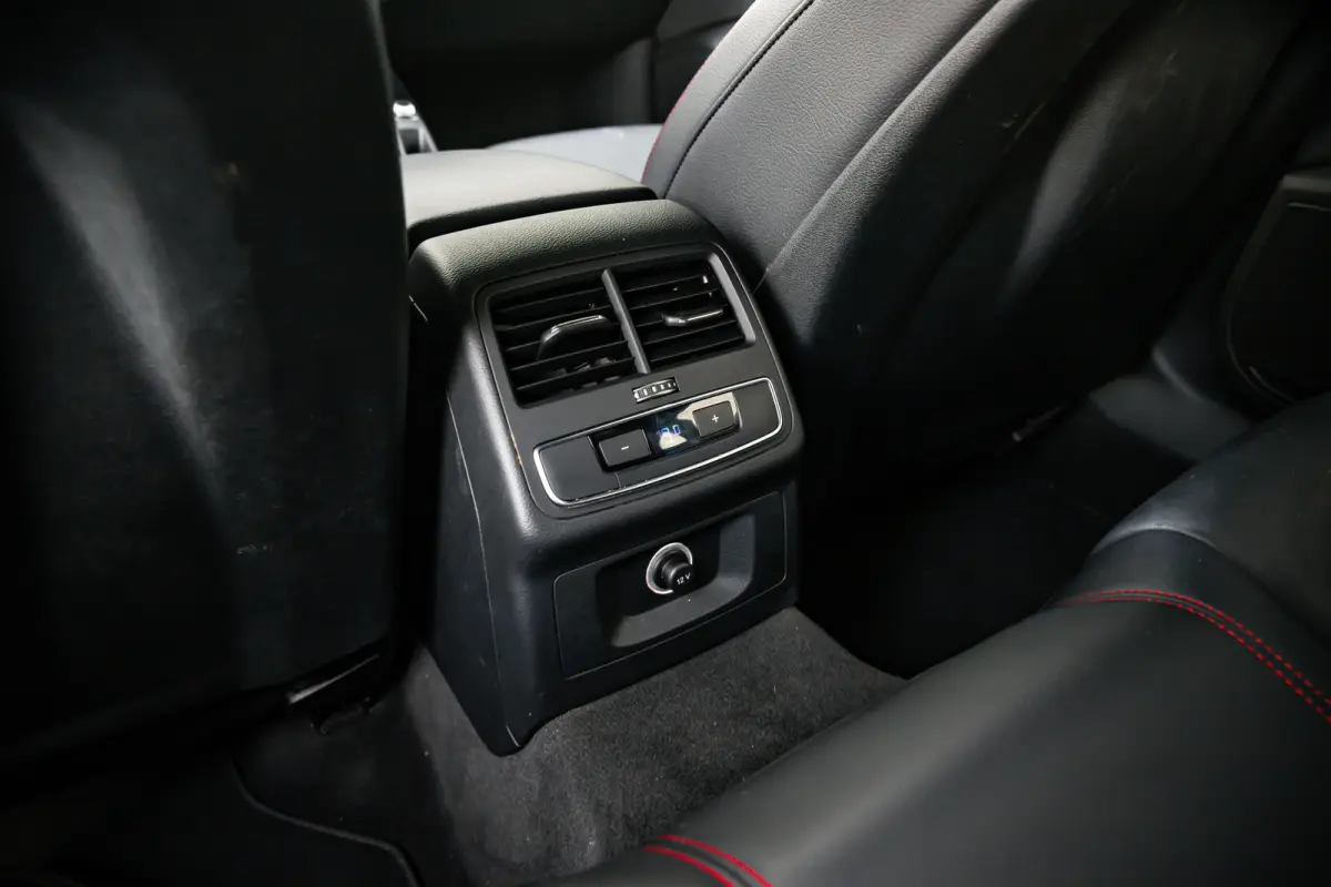 2.0 TFSI MHEV Sport S line black edition | Trekhaak | Sensoren voor + achter | | Alarm klasse 3 | Extra getint glas | LED achterlichten