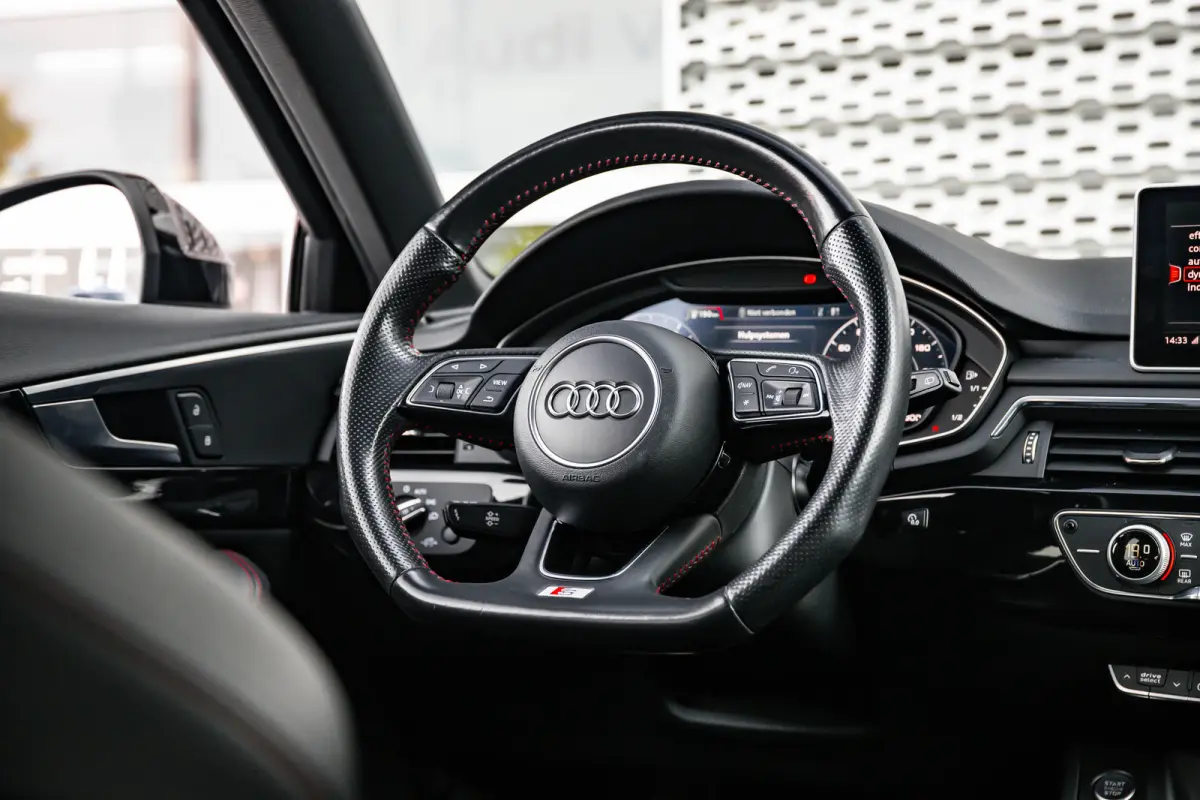 2.0 TFSI MHEV Sport S line black edition | Trekhaak | Sensoren voor + achter | | Alarm klasse 3 | Extra getint glas | LED achterlichten