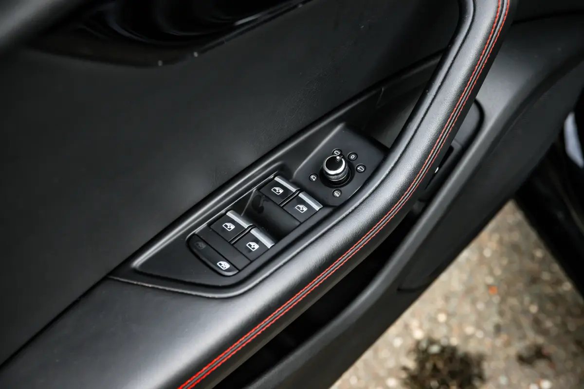 2.0 TFSI MHEV Sport S line black edition | Trekhaak | Sensoren voor + achter | | Alarm klasse 3 | Extra getint glas | LED achterlichten