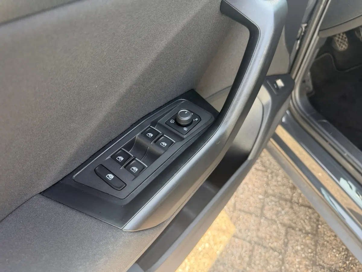 1.0 TSI Style Business- Stoelverwarming, Acc Cruise, Trekhaak, Led, Privacy Glass