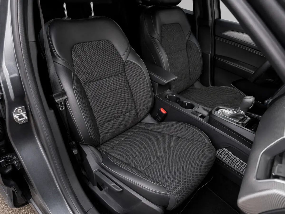 1.6 E-Tech full hybrid 145 techno Aut- Lane Assist, Camera, Privacy Glass, Carplay, Android Auto, Park Assist