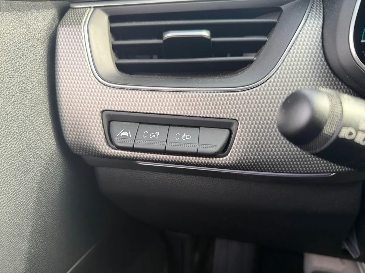 1.6 E-Tech full hybrid 145 techno Aut- Lane Assist, Camera, Privacy Glass, Carplay, Android Auto, Park Assist