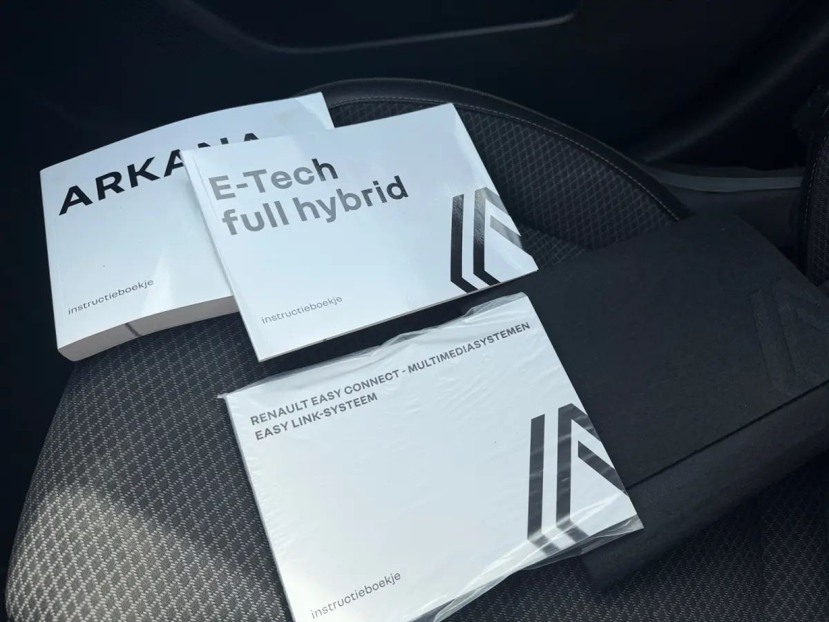1.6 E-Tech full hybrid 145 techno Aut- Lane Assist, Camera, Privacy Glass, Carplay, Android Auto, Park Assist