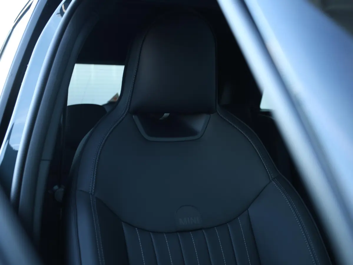 E JCW John Cooper Works L 54.2 kWh | Panorama Dak | Comforttoegang | Parking Assistant Plus | Harman Kardon | Head-Up | Stuur & Stoel Verwarming |