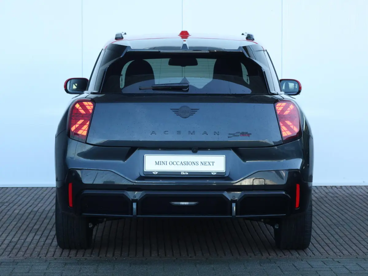 E JCW John Cooper Works L 54.2 kWh | Panorama Dak | Comforttoegang | Parking Assistant Plus | Harman Kardon | Head-Up | Stuur & Stoel Verwarming |