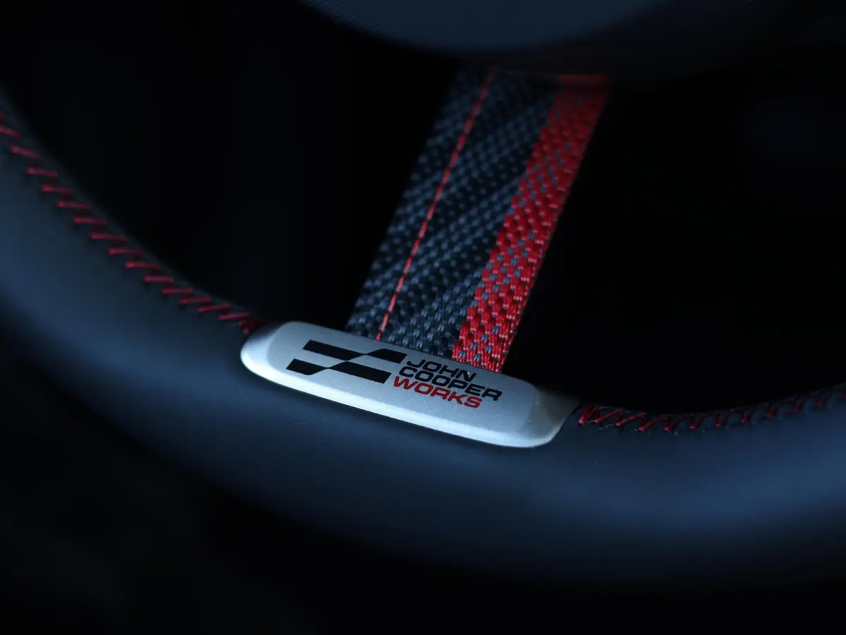 E JCW John Cooper Works L 54.2 kWh | Panorama Dak | Comforttoegang | Parking Assistant Plus | Harman Kardon | Head-Up | Stuur & Stoel Verwarming |