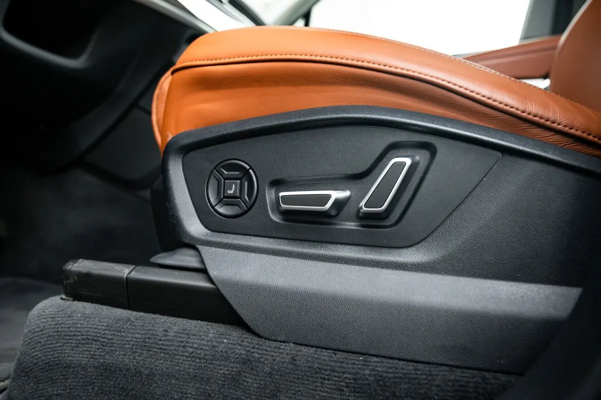 55 TFSI e quattro S line | Massagestoelen | Panoramadak | Luchtvering | Trekhaak | Bang & Olufsen | | Buitenspiegel electr. verstelbaar, verwarmbaar en inklapbaar, met Dimautomaat en Memory 