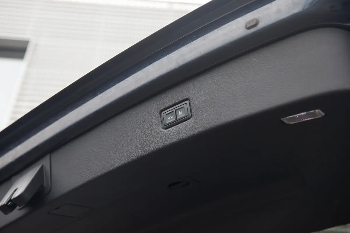 55 TFSI e quattro S line | Massagestoelen | Panoramadak | Luchtvering | Trekhaak | Bang & Olufsen | | Buitenspiegel electr. verstelbaar, verwarmbaar en inklapbaar, met Dimautomaat en Memory 