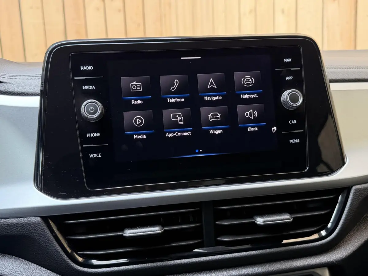 1.0 TSI Life 75 Edition Apple CarPlay/Android Auto | Achteruitrijcamera | Adaptieve cruise control | Climate control | Lichtmetalen sportvelgen | Parkeersensoren voor en achter