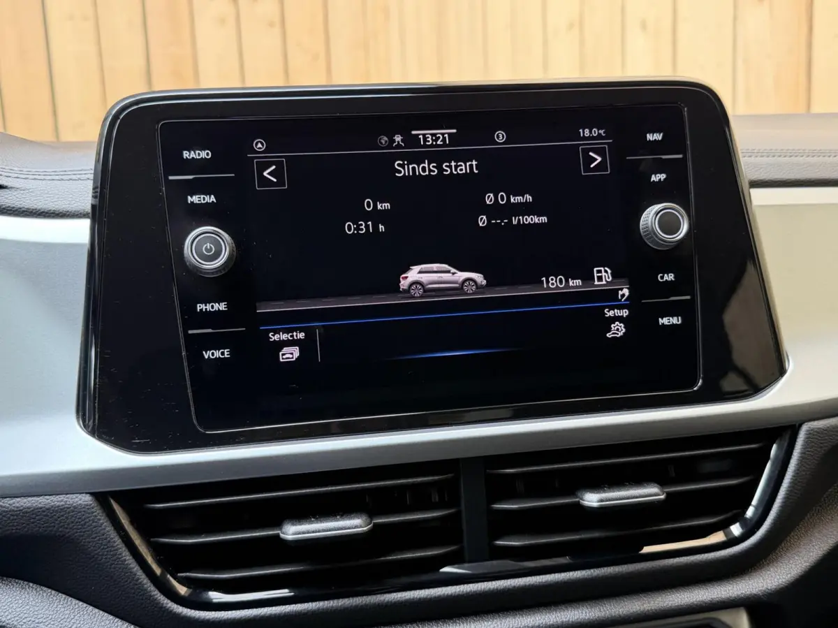 1.0 TSI Life 75 Edition Apple CarPlay/Android Auto | Achteruitrijcamera | Adaptieve cruise control | Climate control | Lichtmetalen sportvelgen | Parkeersensoren voor en achter