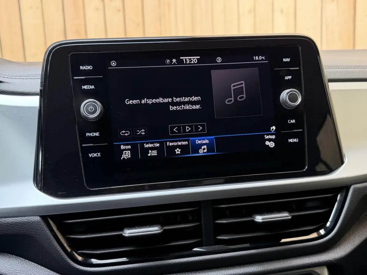 1.0 TSI Life 75 Edition Apple CarPlay/Android Auto | Achteruitrijcamera | Adaptieve cruise control | Climate control | Lichtmetalen sportvelgen | Parkeersensoren voor en achter