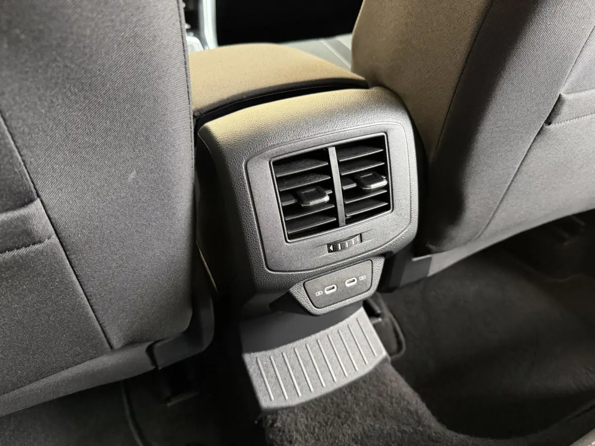 1.0 TSI Life 75 Edition Apple CarPlay/Android Auto | Achteruitrijcamera | Adaptieve cruise control | Climate control | Lichtmetalen sportvelgen | Parkeersensoren voor en achter