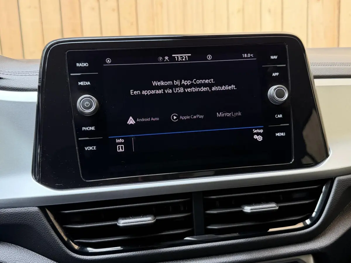 1.0 TSI Life 75 Edition Apple CarPlay/Android Auto | Achteruitrijcamera | Adaptieve cruise control | Climate control | Lichtmetalen sportvelgen | Parkeersensoren voor en achter