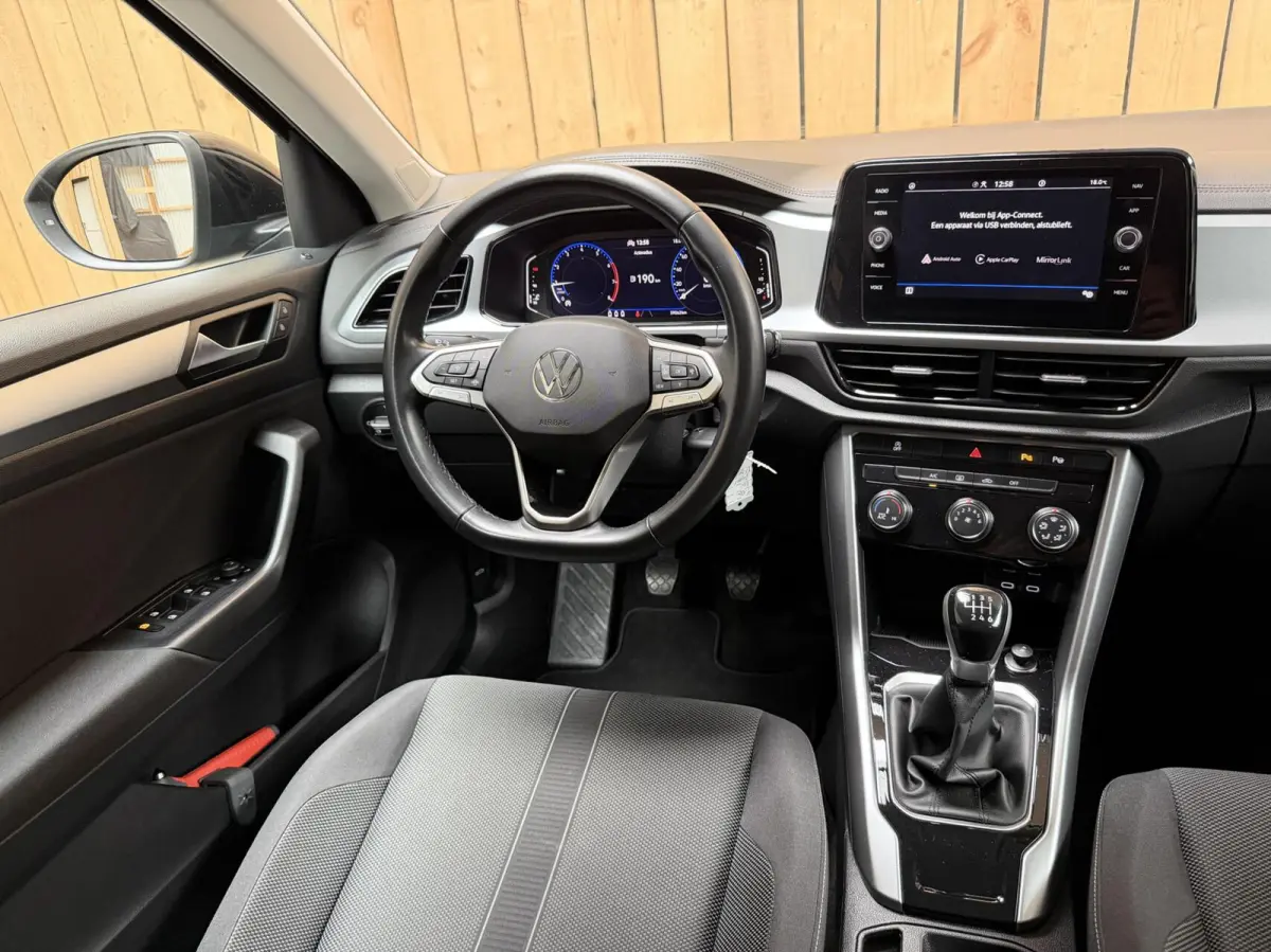 1.0 TSI Life 75 Edition Apple CarPlay/Android Auto | Achteruitrijcamera | Adaptieve cruise control | Climate control | Lichtmetalen sportvelgen | Parkeersensoren voor en achter