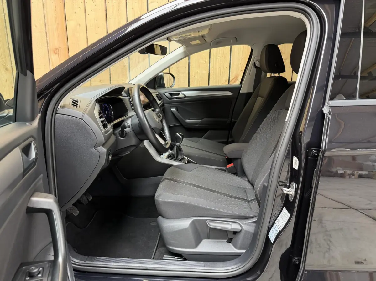 1.0 TSI Life 75 Edition Apple CarPlay/Android Auto | Achteruitrijcamera | Adaptieve cruise control | Climate control | Lichtmetalen sportvelgen | Parkeersensoren voor en achter