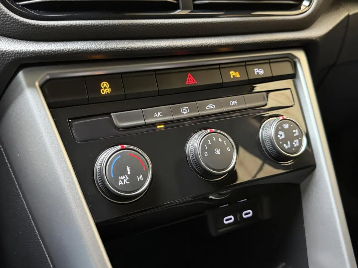 1.0 TSI Life 75 Edition Apple CarPlay/Android Auto | Achteruitrijcamera | Adaptieve cruise control | Climate control | Lichtmetalen sportvelgen | Parkeersensoren voor en achter