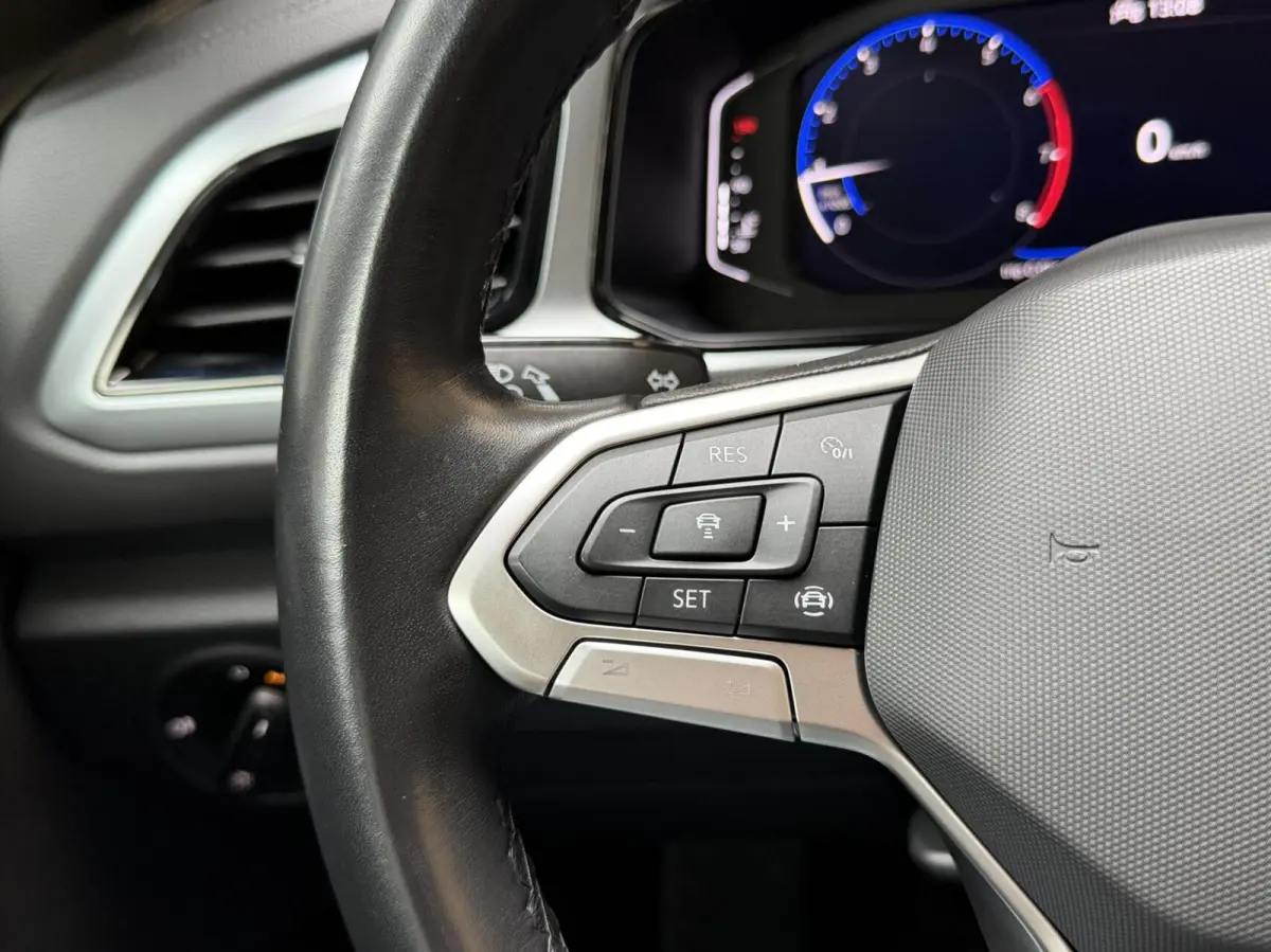 1.0 TSI Life 75 Edition Apple CarPlay/Android Auto | Achteruitrijcamera | Adaptieve cruise control | Climate control | Lichtmetalen sportvelgen | Parkeersensoren voor en achter