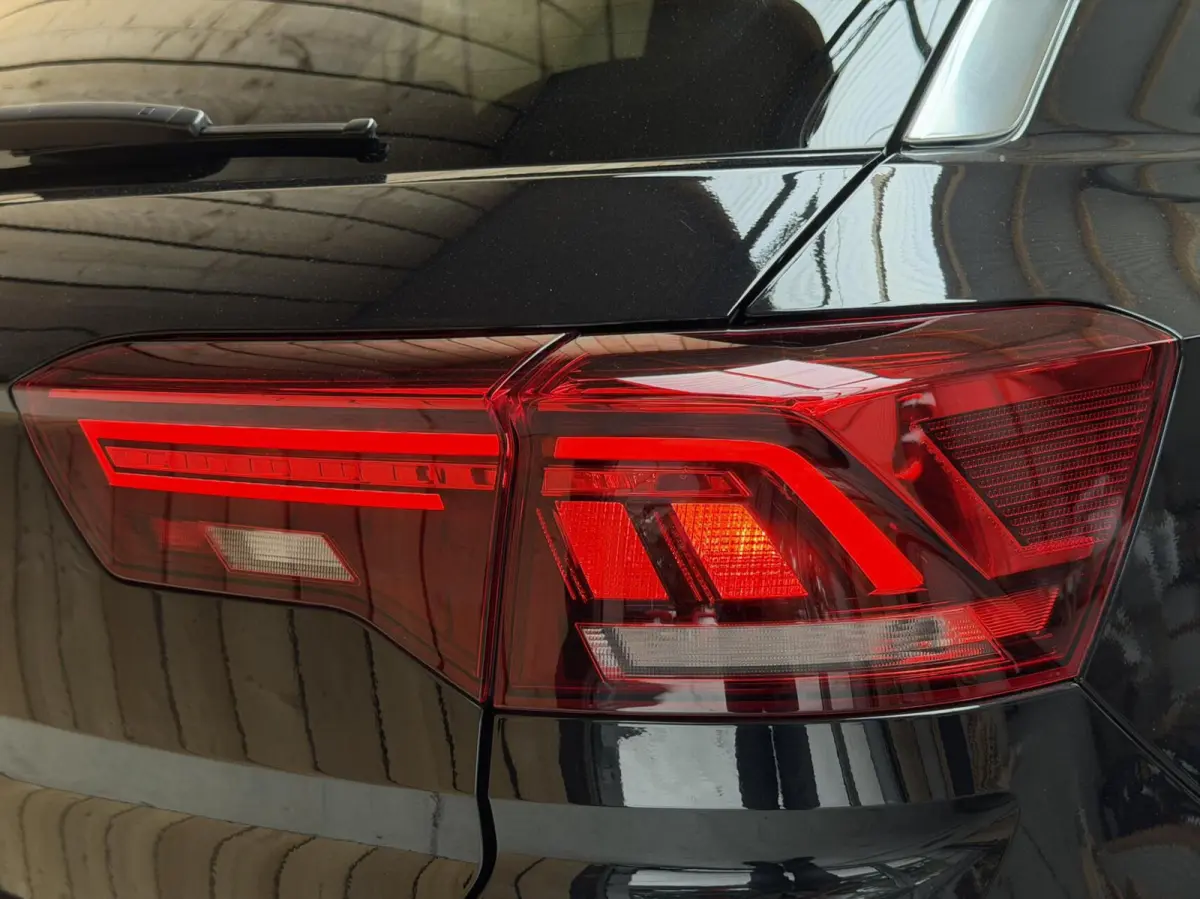 1.0 TSI Life 75 Edition Apple CarPlay/Android Auto | Achteruitrijcamera | Adaptieve cruise control | Climate control | Lichtmetalen sportvelgen | Parkeersensoren voor en achter