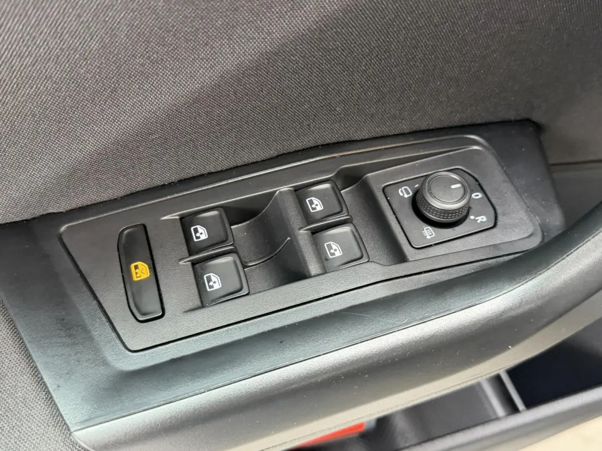 1.0 TSI Life 75 Edition Apple CarPlay/Android Auto | Achteruitrijcamera | Adaptieve cruise control | Climate control | Lichtmetalen sportvelgen | Parkeersensoren voor en achter
