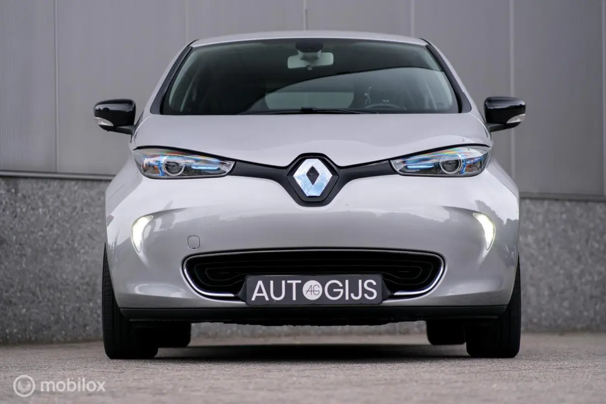 R240 Intens 22 kWh (ex Accu) | Camera | LMV | LED | Navigatie | Rijklaarprijs | 2017 |