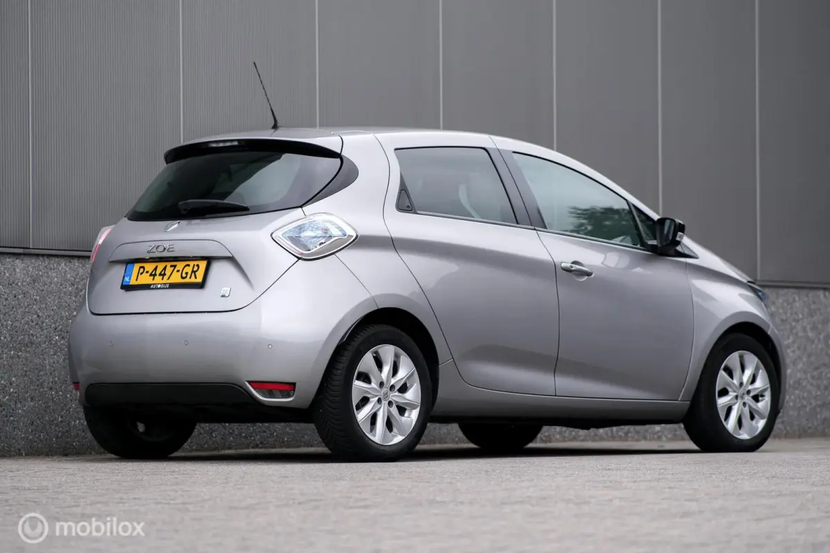R240 Intens 22 kWh (ex Accu) | Camera | LMV | LED | Navigatie | Rijklaarprijs | 2017 |