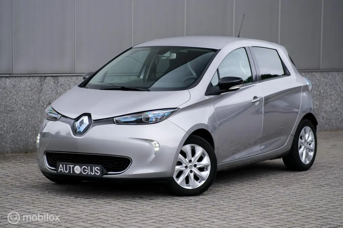 R240 Intens 22 kWh (ex Accu) | Camera | LMV | LED | Navigatie | Rijklaarprijs | 2017 |