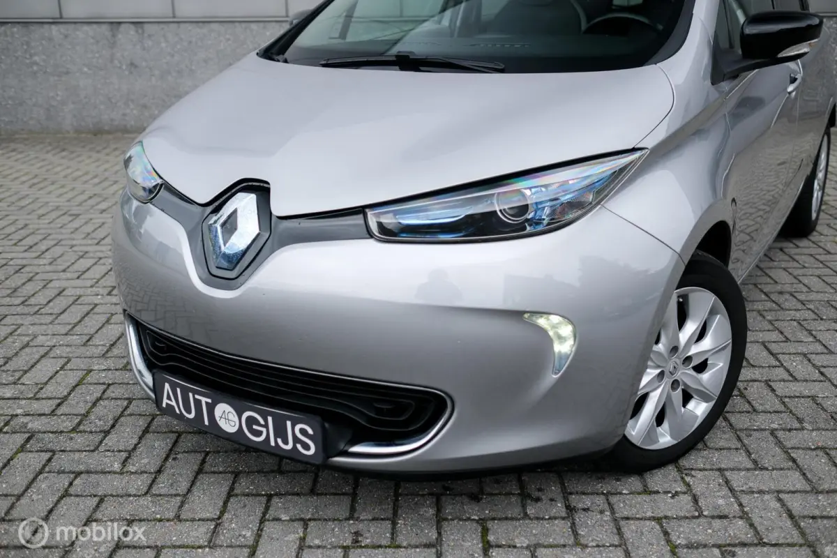 R240 Intens 22 kWh (ex Accu) | Camera | LMV | LED | Navigatie | Rijklaarprijs | 2017 |