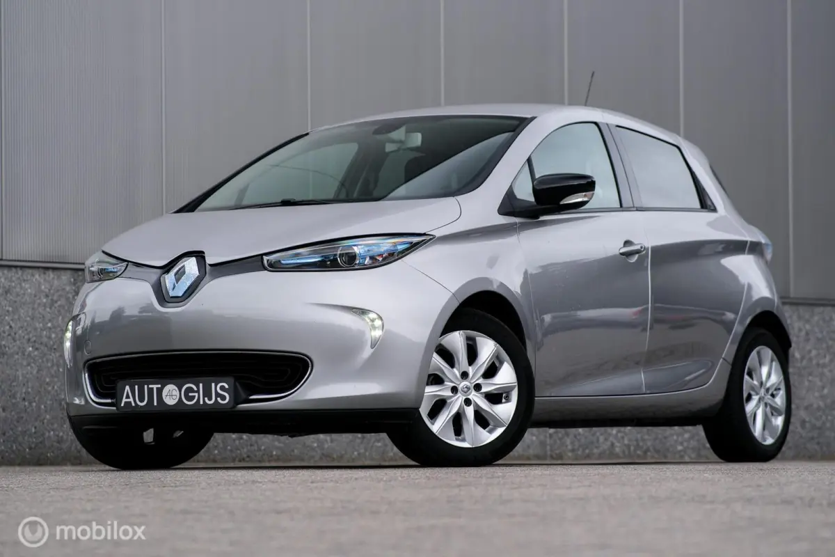 R240 Intens 22 kWh (ex Accu) | Camera | LMV | LED | Navigatie | Rijklaarprijs | 2017 |