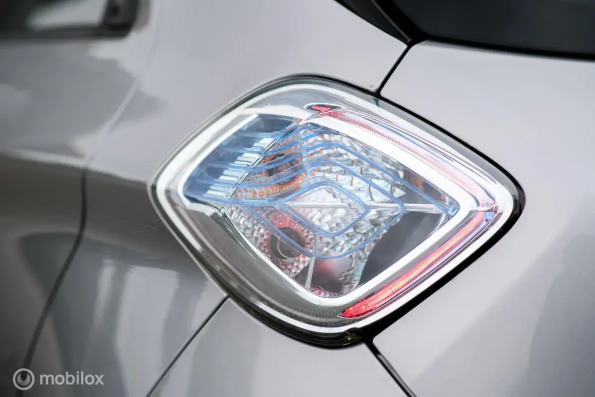 R240 Intens 22 kWh (ex Accu) | Camera | LMV | LED | Navigatie | Rijklaarprijs | 2017 |
