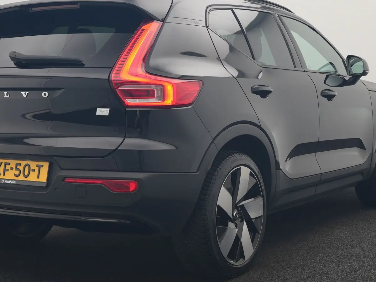 P8 AWD Twin Ultimate 408pk Dealer O.H | Trekhaak Af Fabriek | Adaptive Cruise | Camera | Warmtepomp | Alcantara Sportstoelen Verwarmd | Keyless | Apple Carplay | Pilot Assist | BLIS | Naviga
