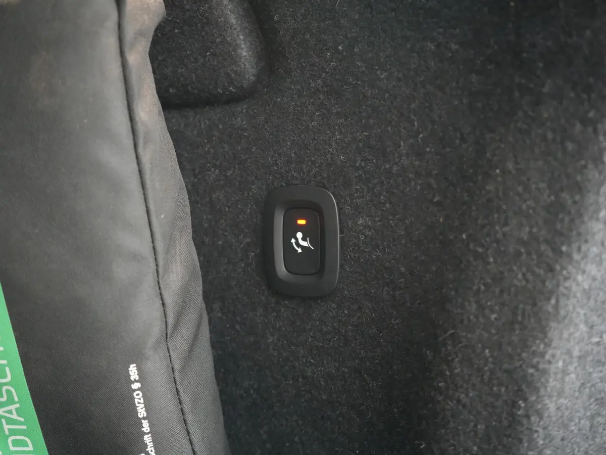 P8 AWD Twin Ultimate 408pk Dealer O.H | Trekhaak Af Fabriek | Adaptive Cruise | Camera | Warmtepomp | Alcantara Sportstoelen Verwarmd | Keyless | Apple Carplay | Pilot Assist | BLIS | Naviga