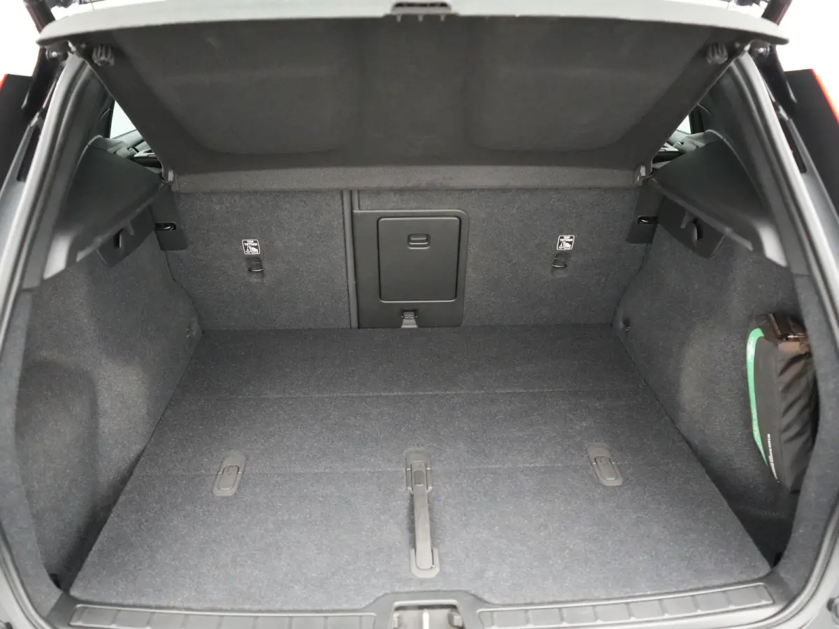 P8 AWD Twin Ultimate 408pk Dealer O.H | Trekhaak Af Fabriek | Adaptive Cruise | Camera | Warmtepomp | Alcantara Sportstoelen Verwarmd | Keyless | Apple Carplay | Pilot Assist | BLIS | Naviga
